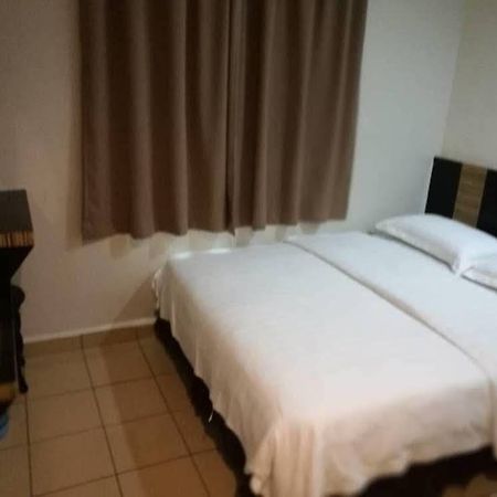 Hotel Traveller Kota Kinabalu Exterior foto
