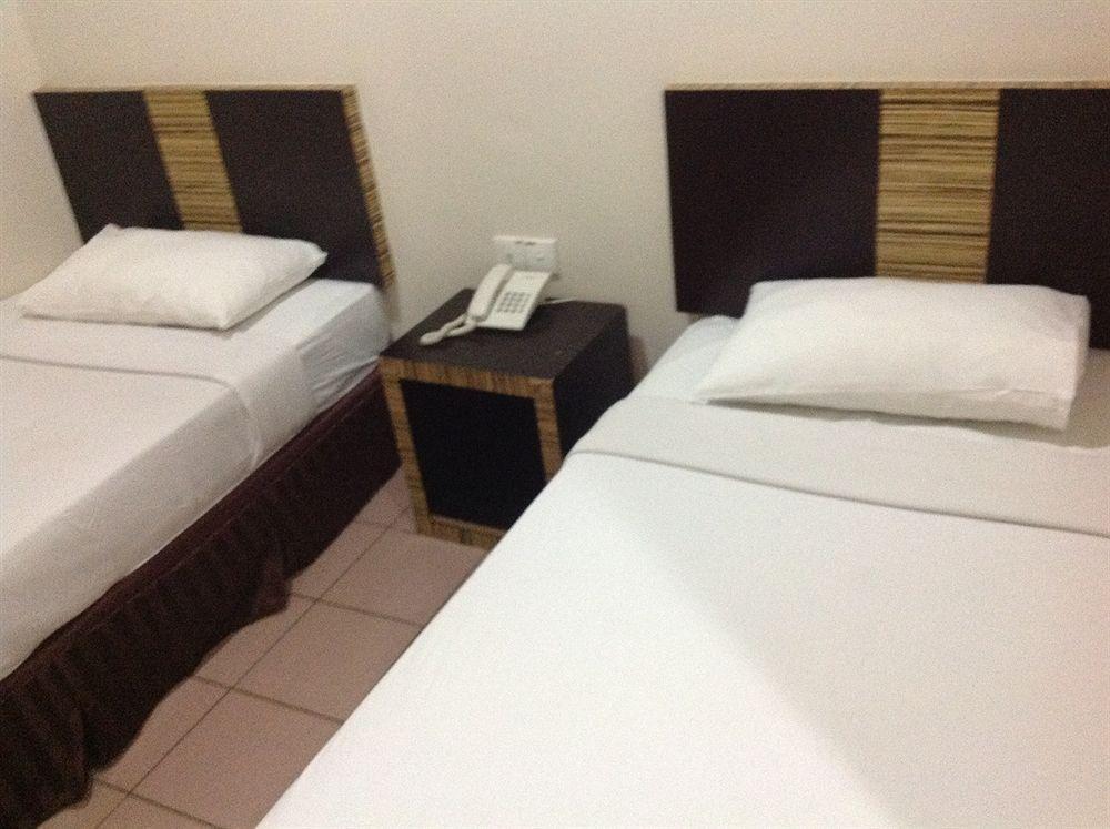 Hotel Traveller Kota Kinabalu Exterior foto