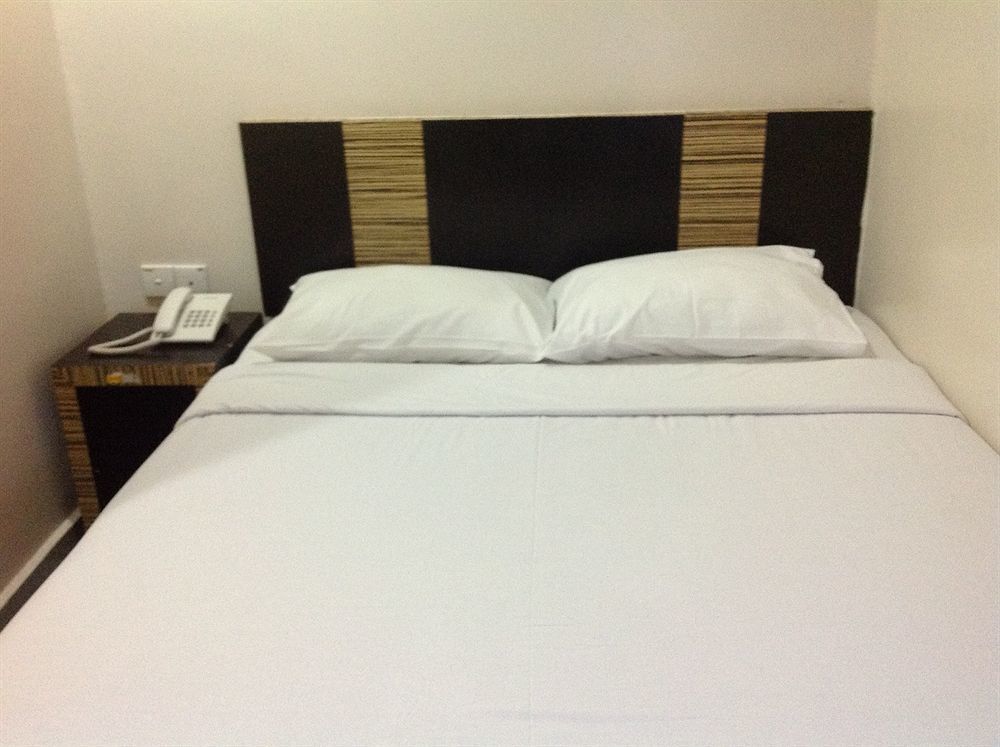 Hotel Traveller Kota Kinabalu Exterior foto