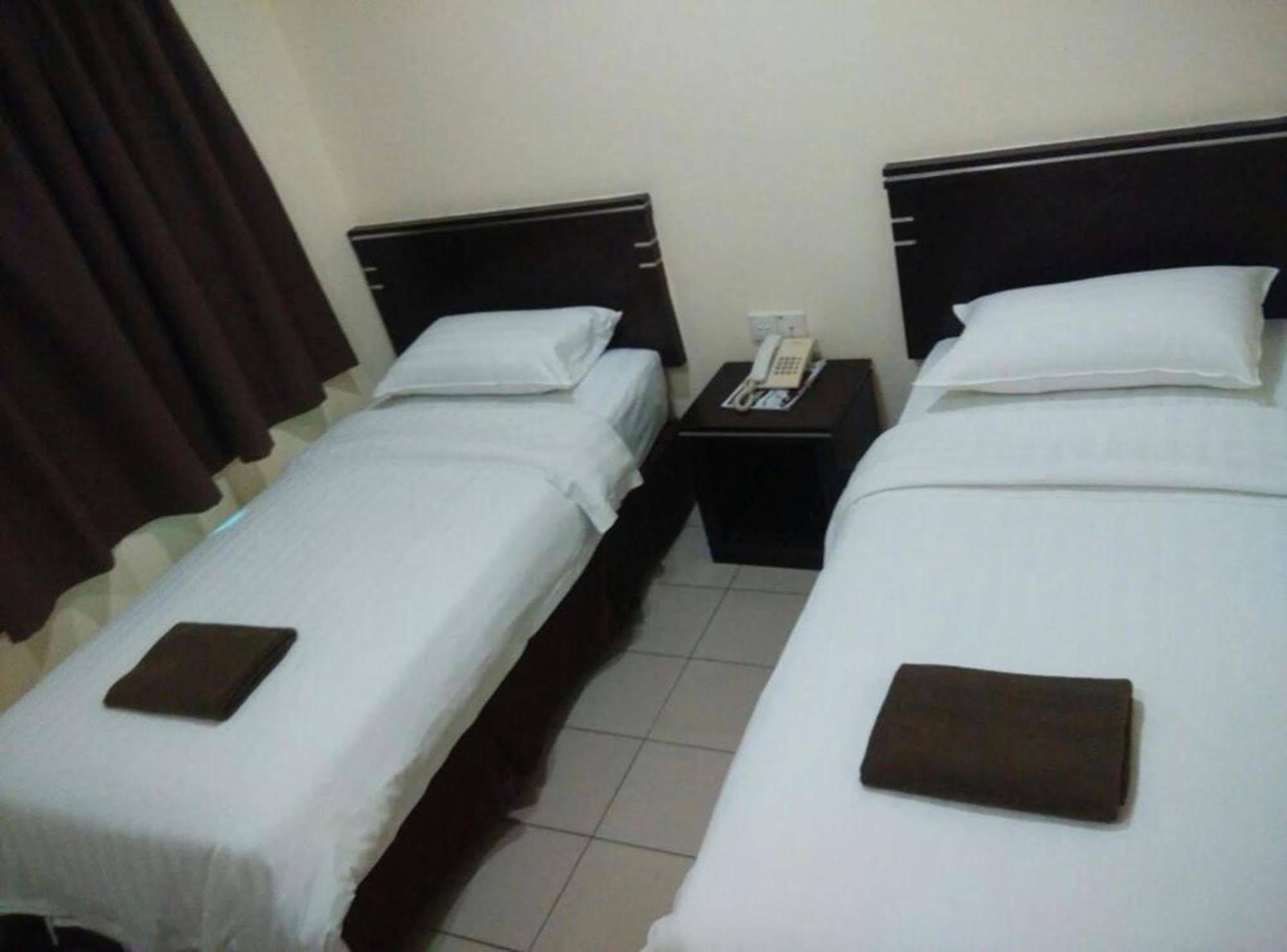 Hotel Traveller Kota Kinabalu Exterior foto