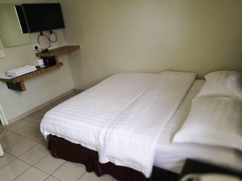 Hotel Traveller Kota Kinabalu Exterior foto